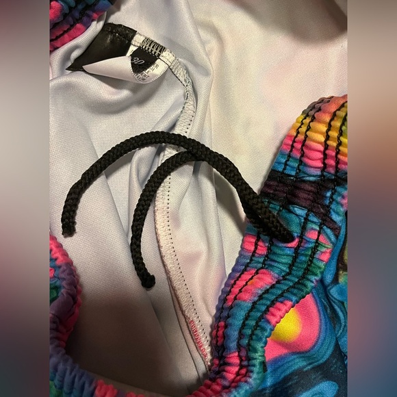 Electro Threads Shorts with Psychedelic Pattern - Picture 10 of 10